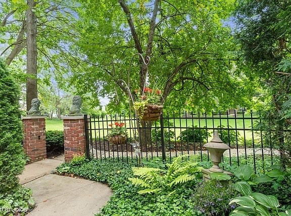 2nd image of 858 Shandrew Dr #405