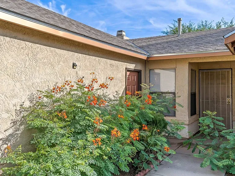 7221 S Camino Alegre — Photo 2
