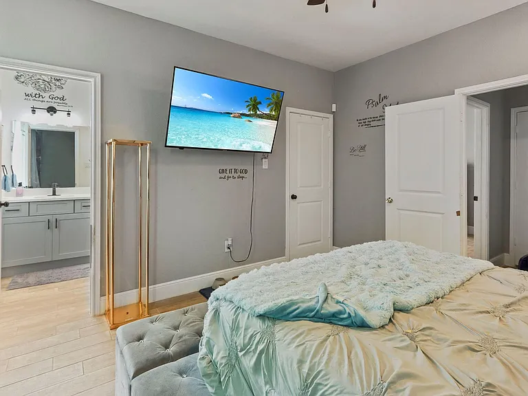 5607 Bacher St #B — Photo 8