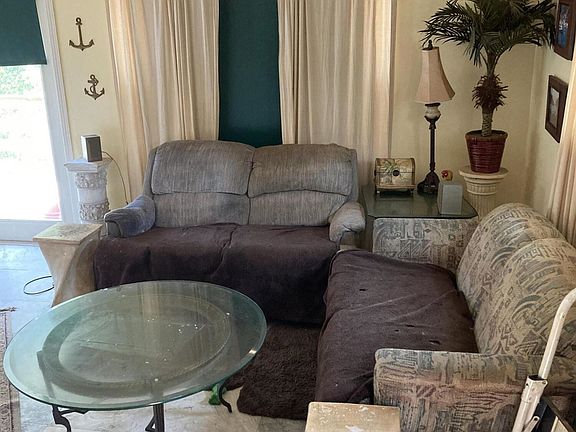 5th image of 22717 Lakeview Dr