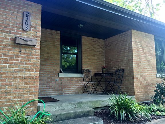 5th image of 2303 Hillsdale Dr