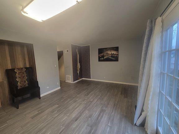 4th image of 623 Dove Ct