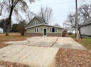 136 W Cedar St, Newell, IA 50568