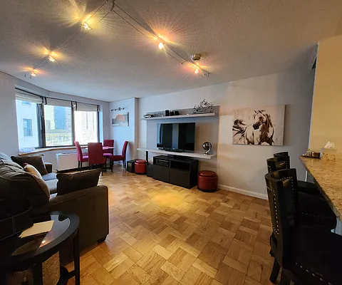 Rented by Yoram Adin, LREB | media 11