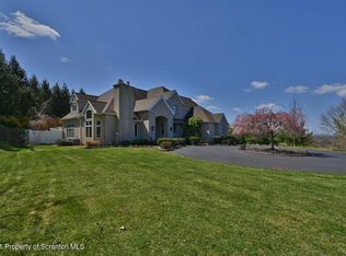 1233 Country Club Rd, Clarks Summit, PA 18411