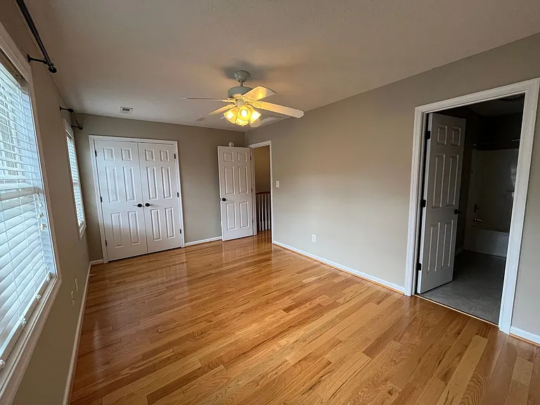 696 Wyndhurst Dr — Photo 26