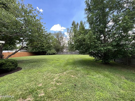 2nd image of 836 Barksdale Dr