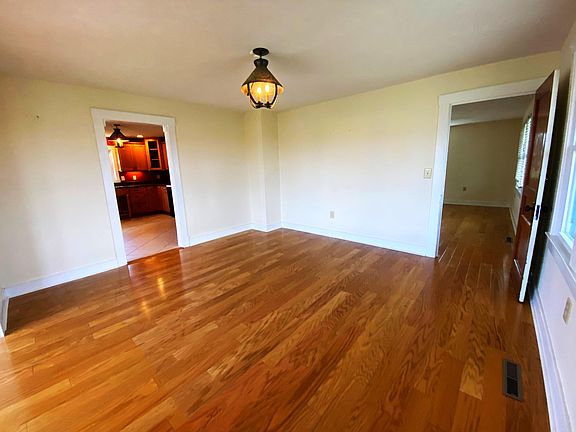 4th image of 307 Vance Ln