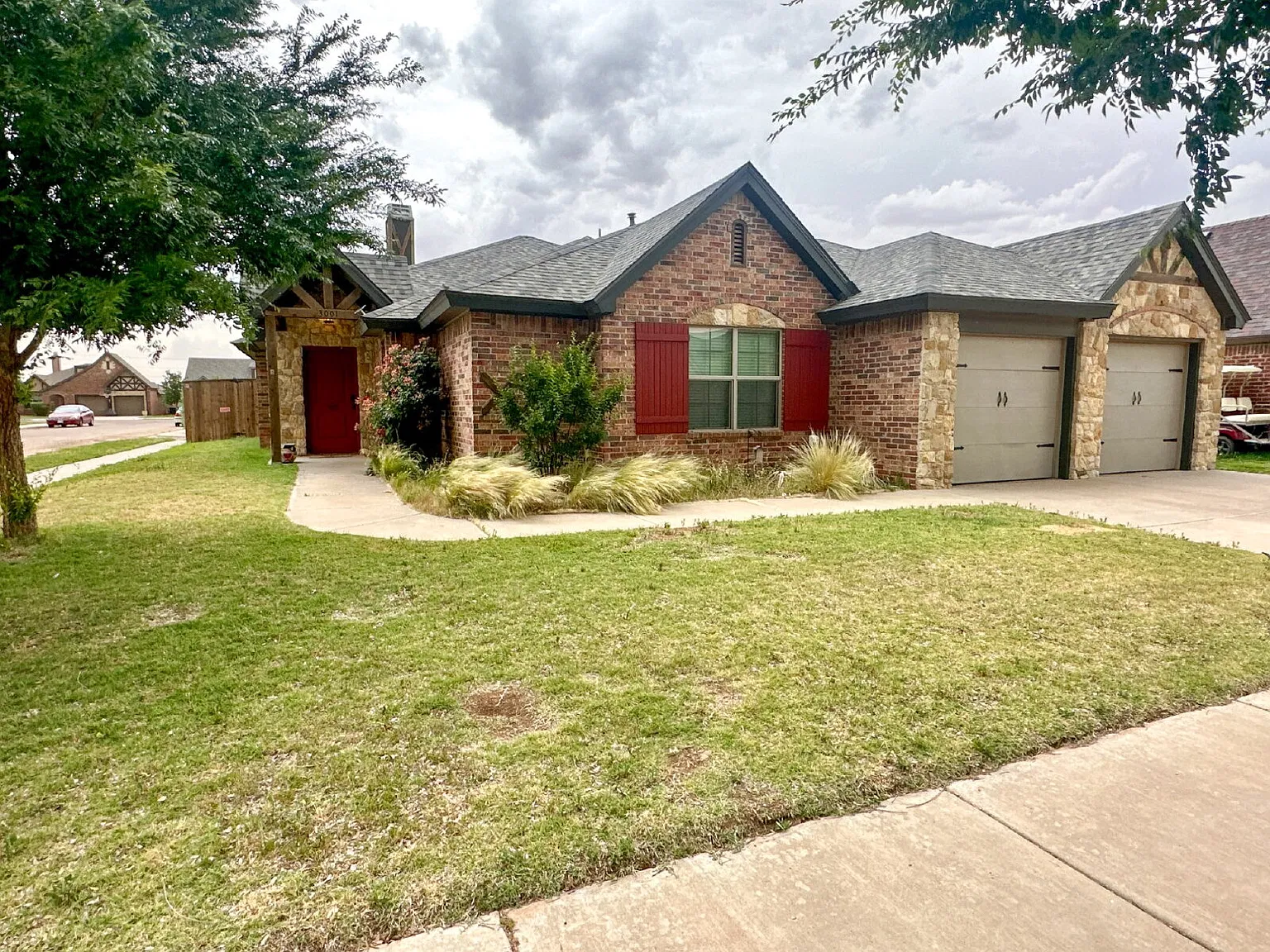 3 bed, 2.0 bath, 2059 sqft, $2,000 — Photo 2