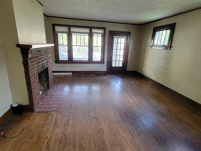 55 N Washington St — Photo 2