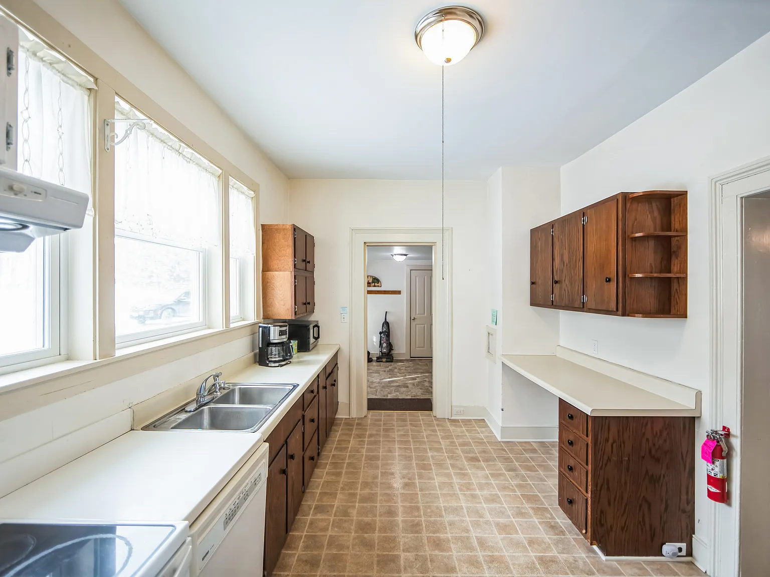 4 bed, 1.5 bath, 2848 sqft, $2,000 — Photo 4