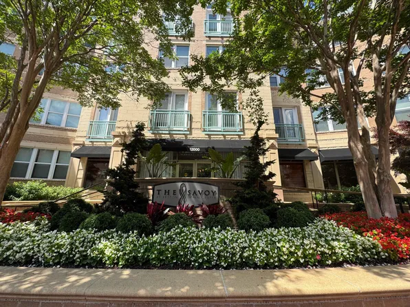 12000 Market St APT 361, Reston, VA 20190