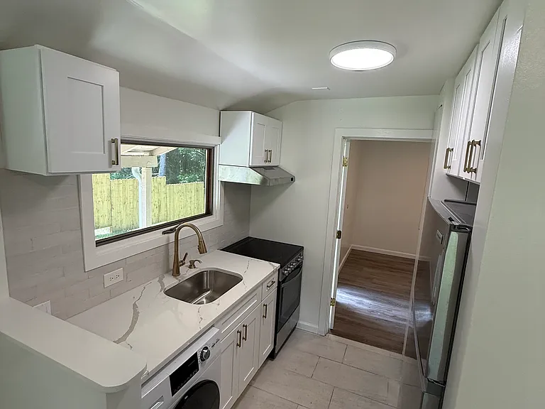 18 Lakeview Rd #B — Photo 9