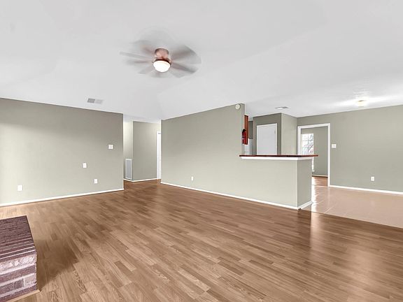 3rd image of 10911 Pecan Dr
