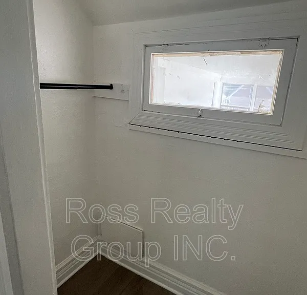 1121 Delence St — Photo 9