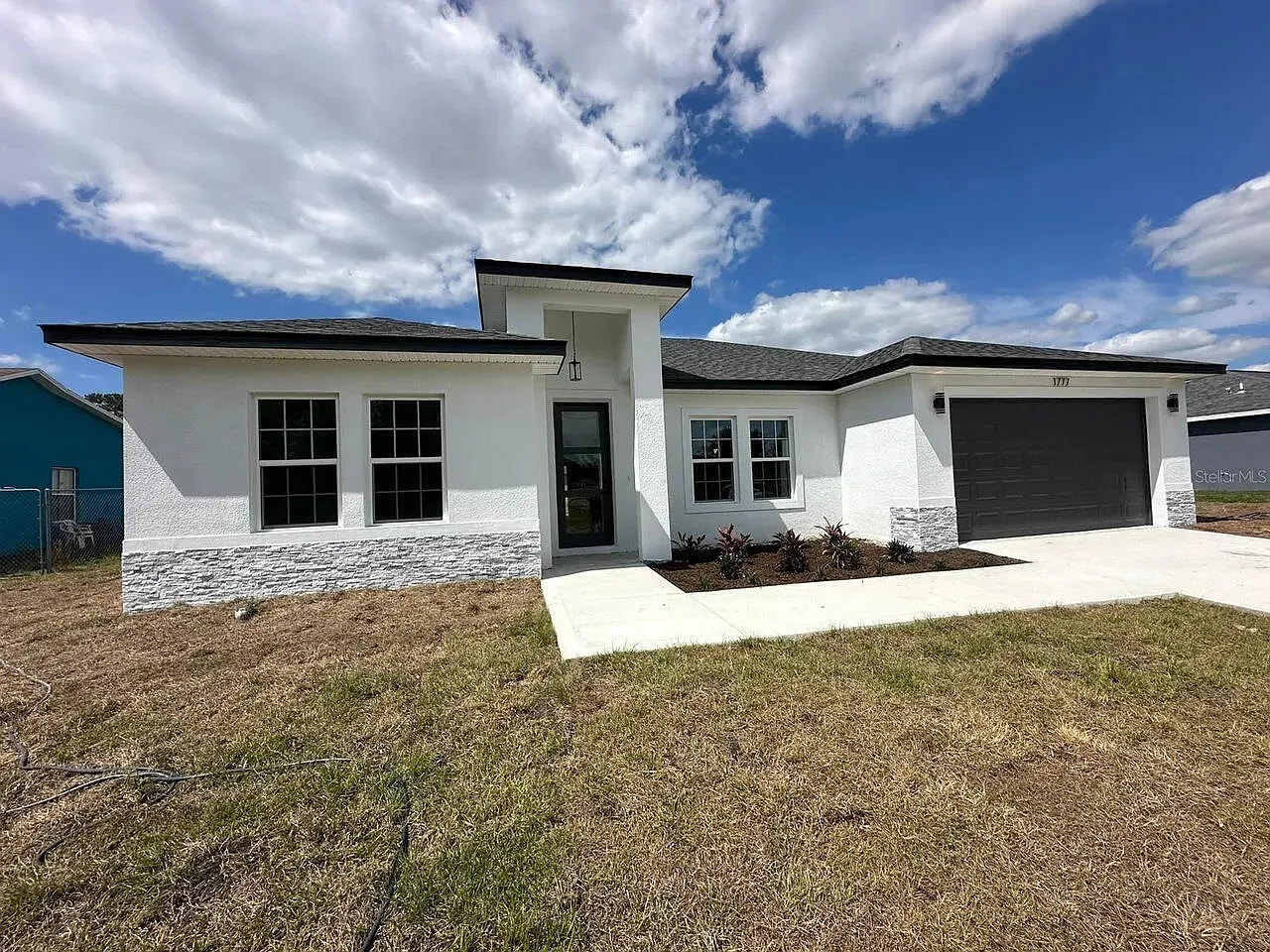 4 bed, 2.0 bath, 1916 sqft, $2,300 — Photo 1
