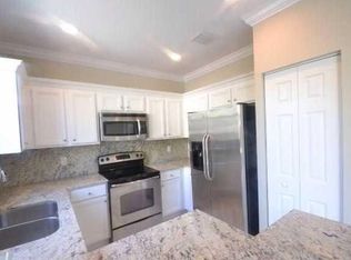1041 NE 207th St, Miami, FL 33179