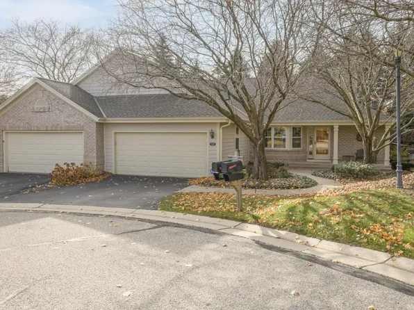 675 Charleston COURT #B, Brookfield, WI 53045