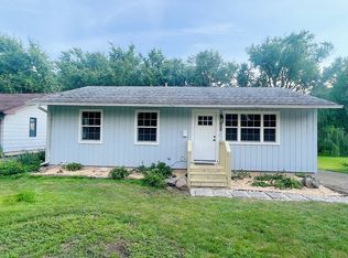 120 Schryver Ave, Woodstock, IL 60098