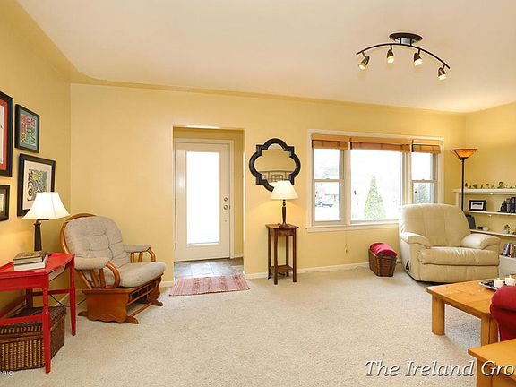 4th image of 1612 Woodward Ave SE