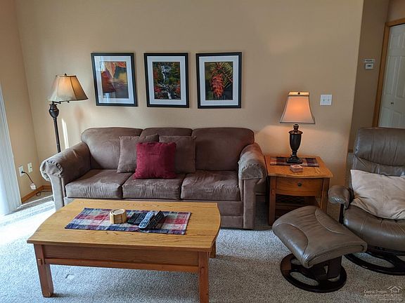 4th image of 951 Golden Pheasant Dr