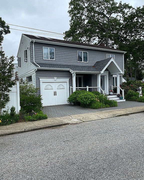 1st image of 300 Mulberry Ln