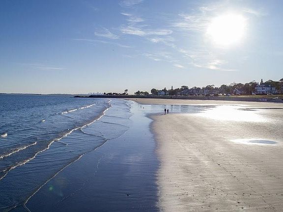 2nd image of 7B Lynn Shore Dr #B