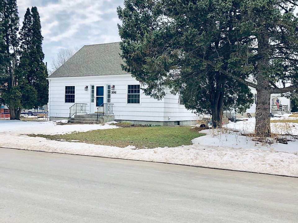 1st image of 306 2nd St SE