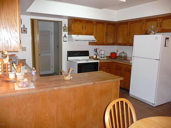 3rd image of 718 E Euclid Ave