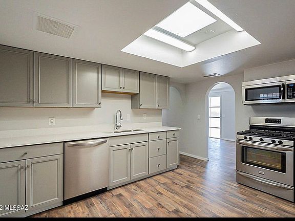 4th image of 2737 N Winstel Blvd