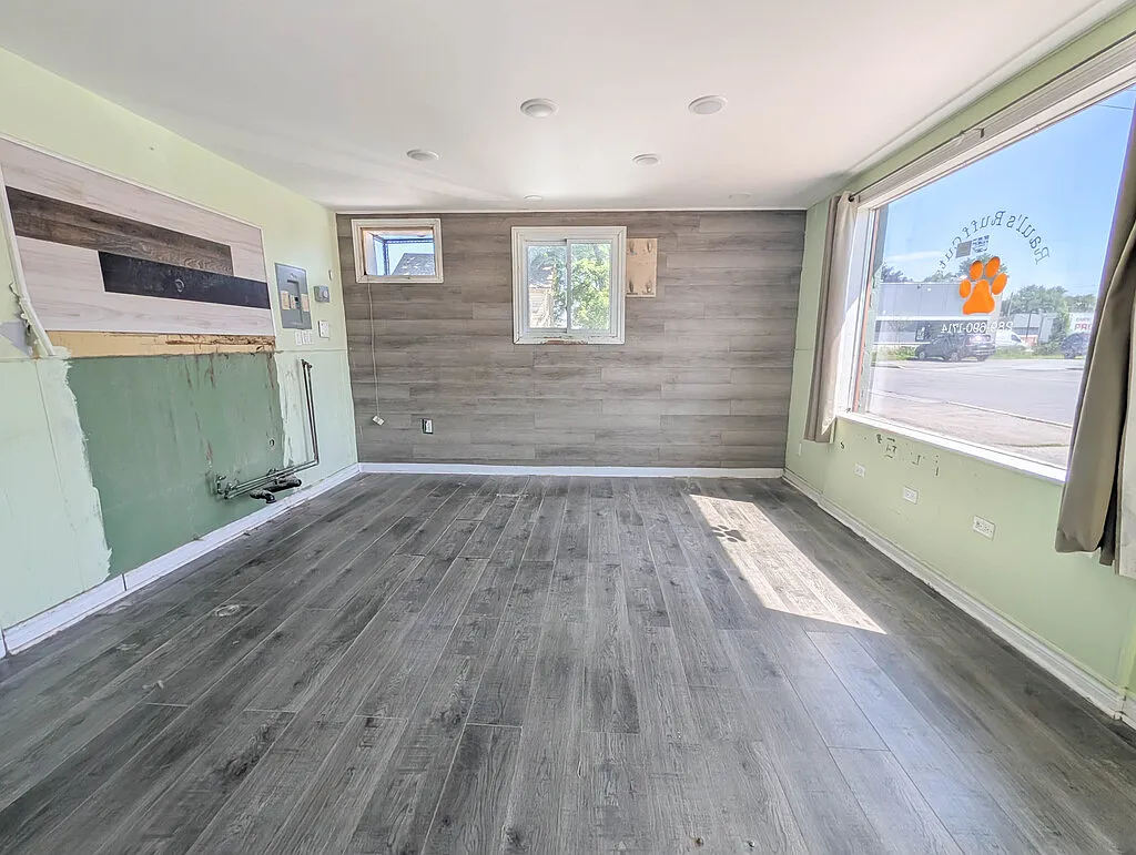 320 Thorold Road — Photo 4