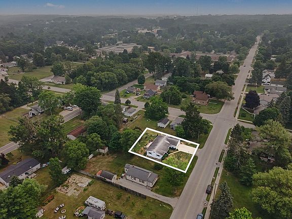 2nd image of 604 Fenton St