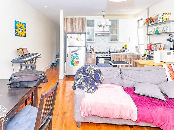 3rd image of 601 Park Pl #19