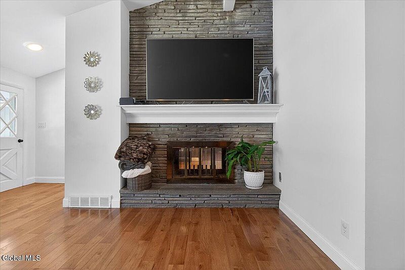 4th image of 108 Governor Drive