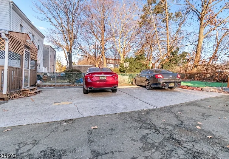 110 S Devine St — Photo 12
