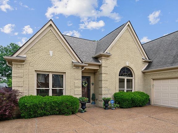 3rd image of 620 Warwick Oaks Ln W