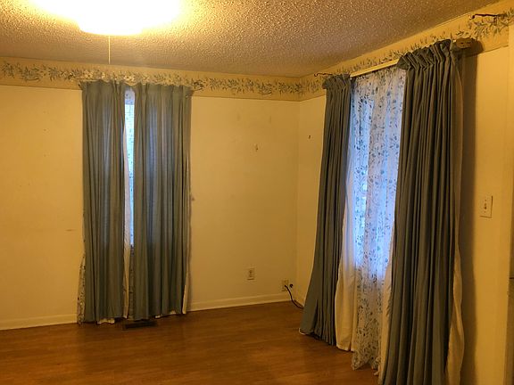 5th image of 2229 Bradley St
