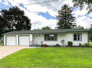 202 7th St, Camanche, IA 52730