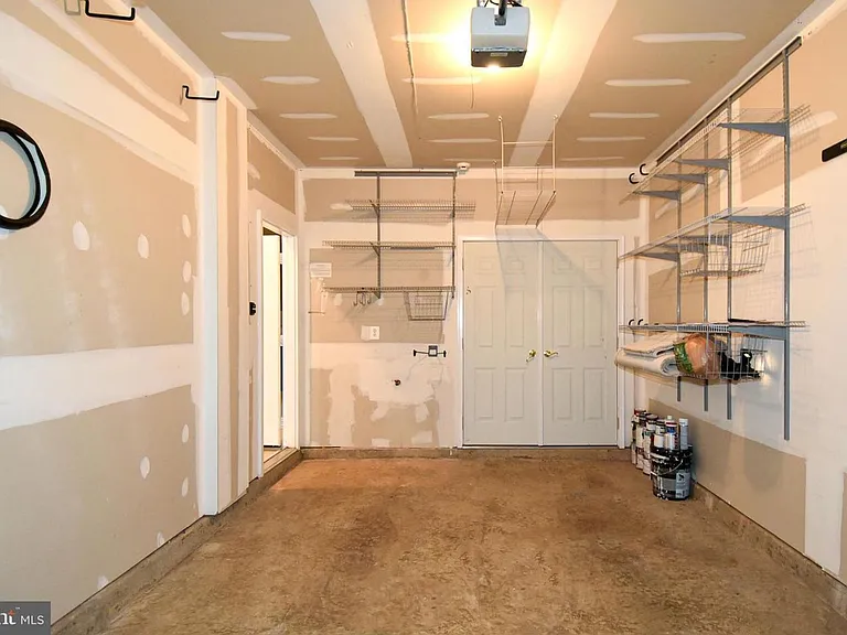 7810 Locust Leaf Ln — Photo 13