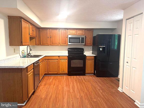 4th image of 3654 Wharf Ln