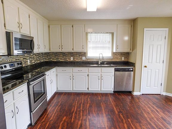 3rd image of 226 Melrose Ln