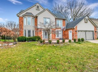 19364 Gill Rd, Livonia, MI 48152