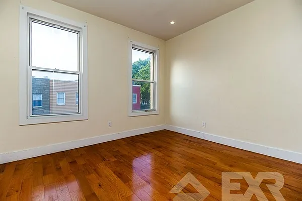 Rented by EXR | media 3