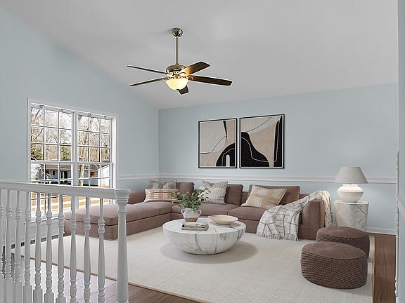 3rd image of 2901 Newport Pl