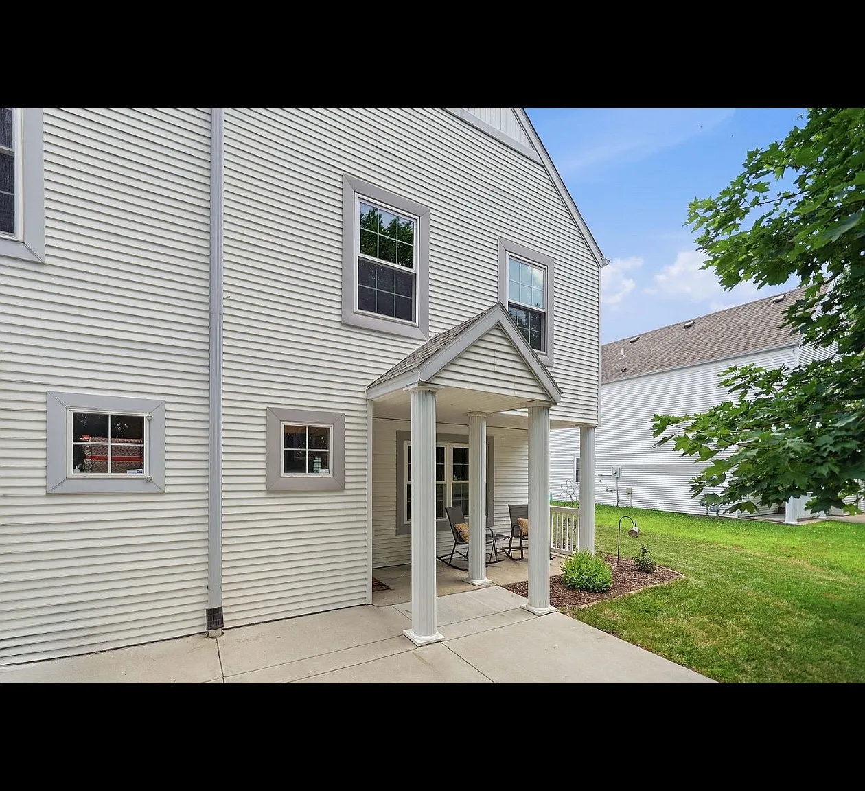 3 bed, 1365 sqft, $2,200 — Photo 2