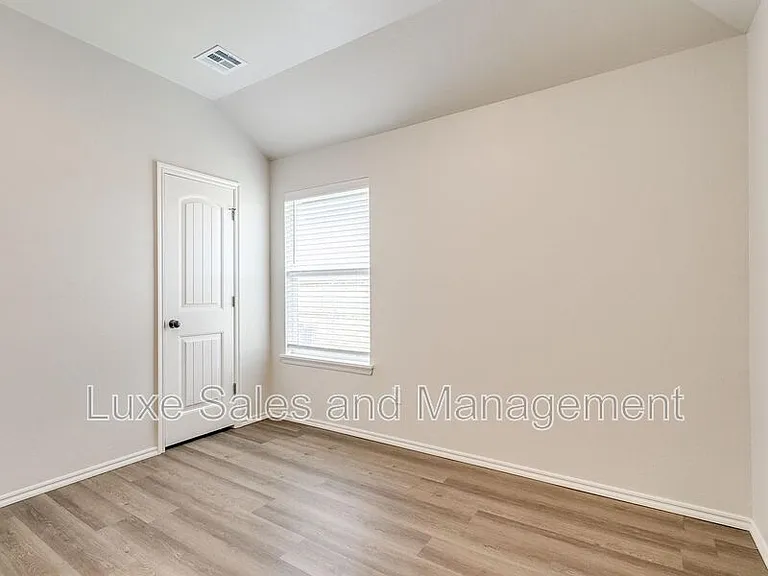 8004 NW 105th St — Photo 30