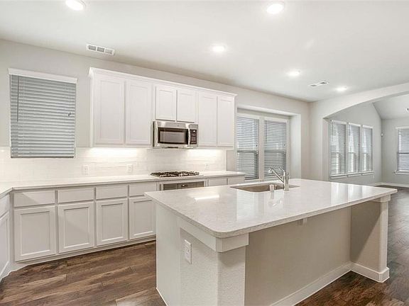 2nd image of 700 8th St