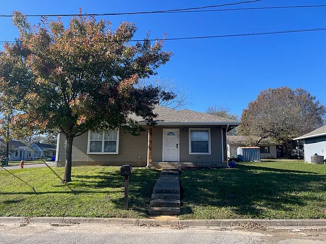 3 bed, 1225 sqft, $1,895 — Photo 2