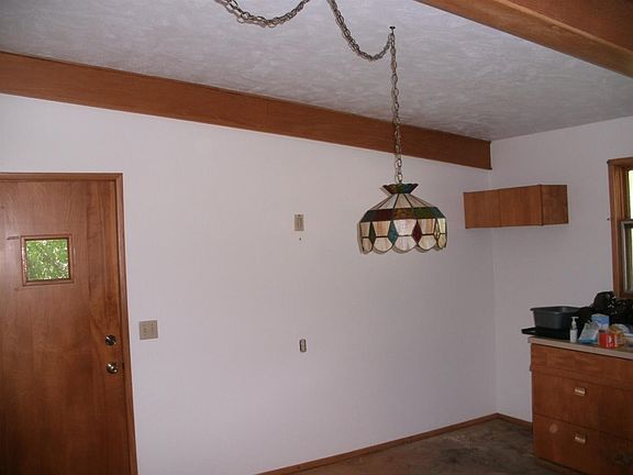 3rd image of 6010 Meadowbrook Ln