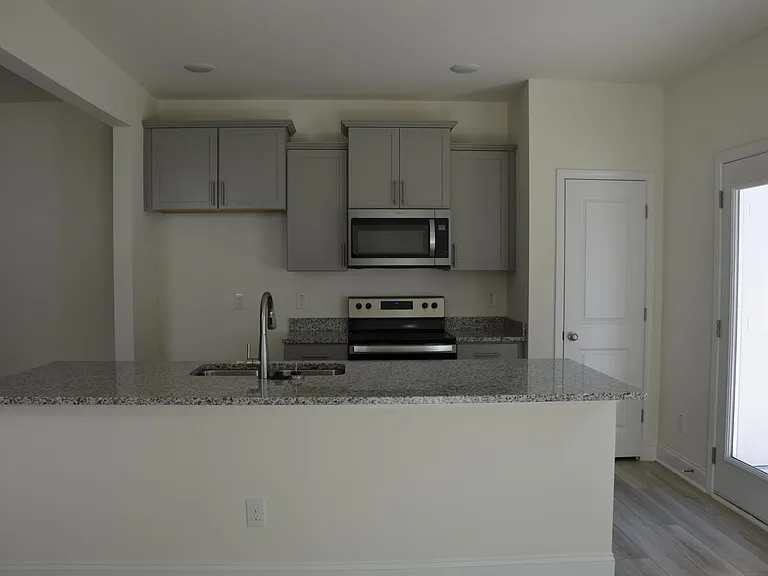 743 Ridge Cliff Ln — Photo 6